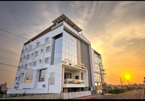 Patel Comforts Inn and Suites