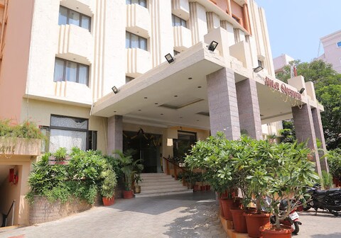 Hotel Surguru