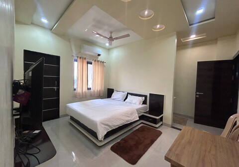 Hotel Tirupati lodging & restaurant