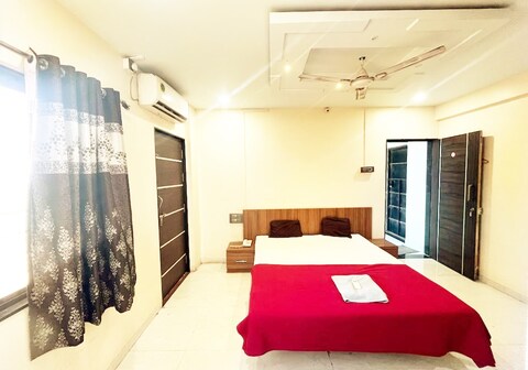 Morya lodge &restaurant