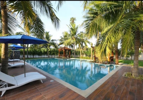 Coco Retreat Farm Villa | Room & Pool