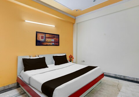 Hotel O by OYO TAVIRA INN Sector 34 Metro Station