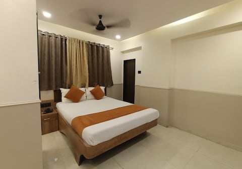 Girija Payyade Hotel