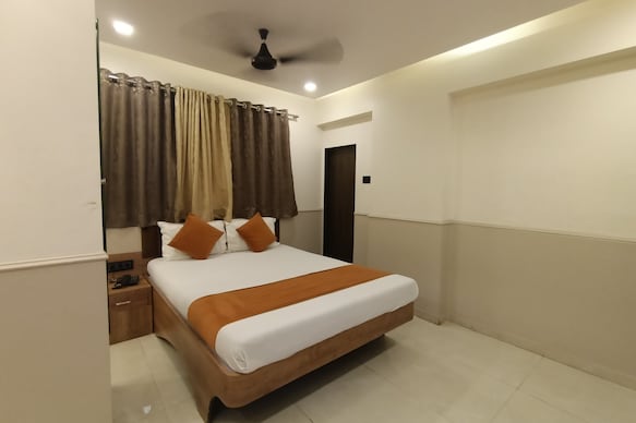 Girija Payyade Hotel