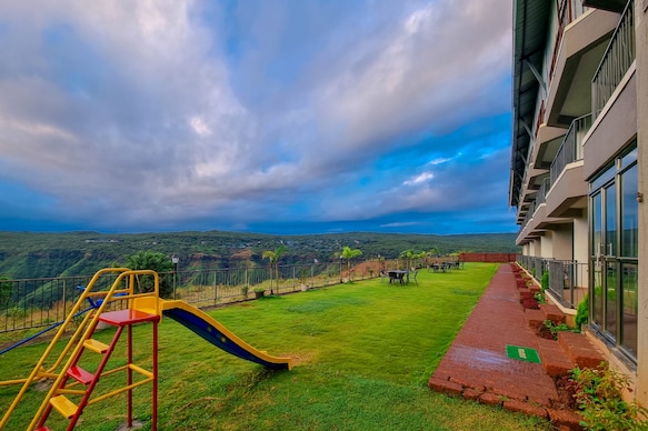 Mountain Breeze Hotel (Pure Veg)