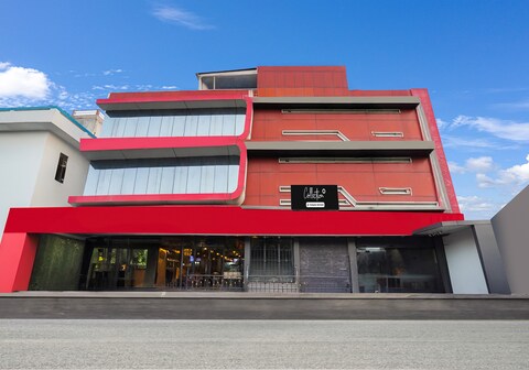 Super Collection O West Vinod Nagar Metro Station Formerly Royal Inn