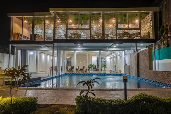 Wildlife Stays By Corbett Treff