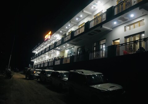 7 Oaks Barkot By StayApart