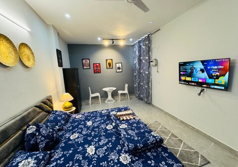 Luxury 3BHK Lush Living | Near Huda & Fortis