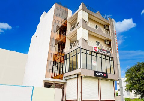 Super Hotel O MAZENTA PALACE