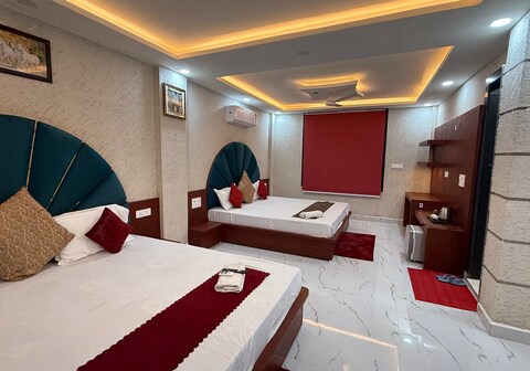 Bundeli Farm Resort & Banquet