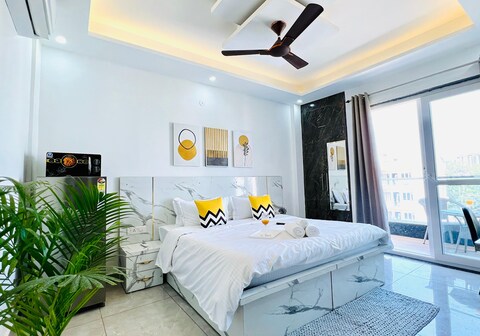 BluO Studios - Golf Course Road