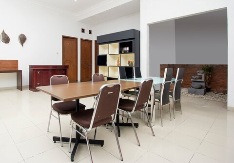 Collection O 1061 Aliya Homestay