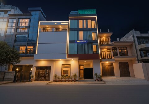 FabHotel Aakarshan Residency