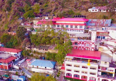 Calux Hill Queen (Formerly Amara at Mall Road with Free Parking)