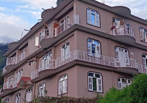 Vasu Mansion Homestay | Rooms & Restaurant