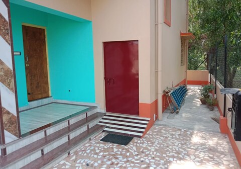 Mishras Hotel & Restaurant