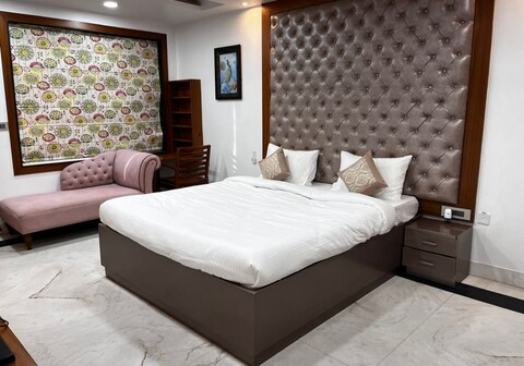 HOTEL RAJMAHAL SUITS