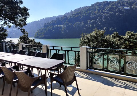 Hotel Shivraj (Lake view rooms on Mall Road)