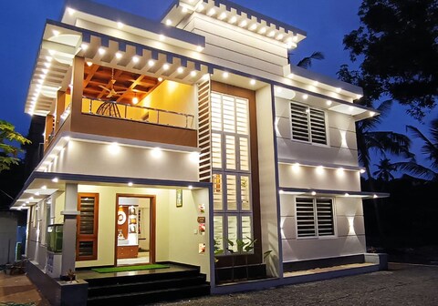 Yanis Marari | 500m to Kreupasanam Church