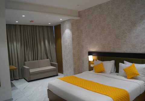 Solasta Stays and Banquets