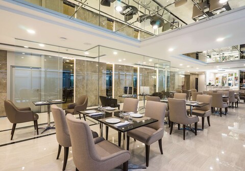 SureStay Plus Hotel by Best Western Sukhumvit 2