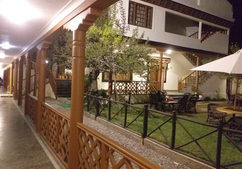 Hotel Kang Lha Chen Leh