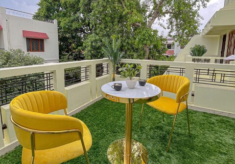 5 Bedroom Villa @ Serene Stays near Ghat & Temple