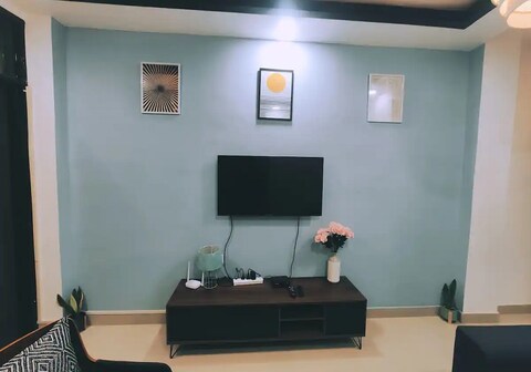 Sundae Airport Metro Dwarka 2 BHK