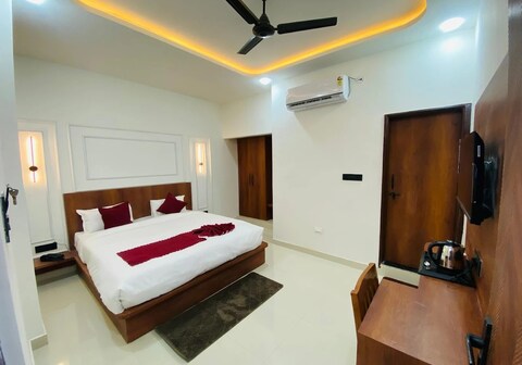 HOTEL SHRINATH