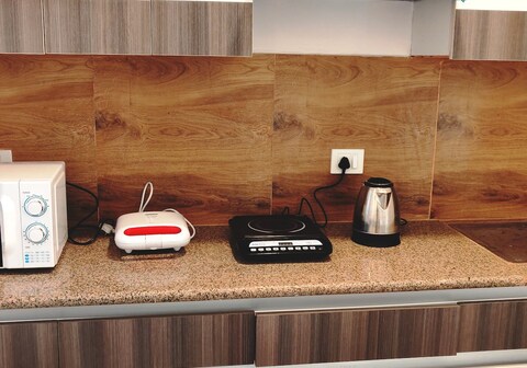 UNO HOMES FULLY FURNISHED SERVICE APARTMENT NOIDA