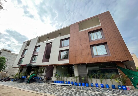 THE CLAN HOTEL - VIJAY NAGAR INDORE