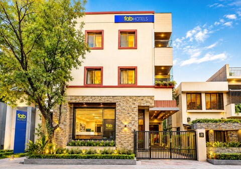 FabHotel D Qube - Porur