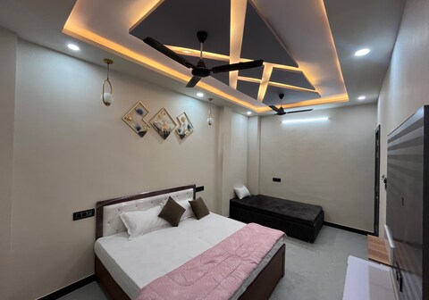 Yuvika Rooms