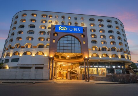 FabHotel Ayaansh