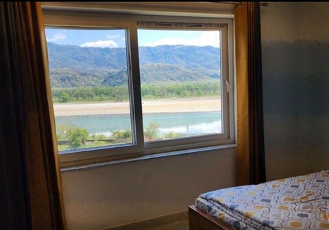 Heaven by the Ganga Peaceful 1 BHK near AIIMS