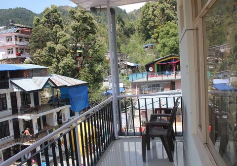 Magic Tree Inn Guest House (Deluxe Room)