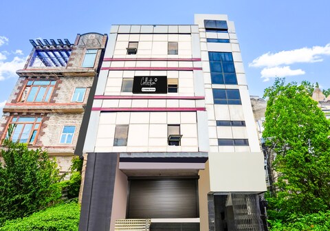 Collection O Sector 110 Noida