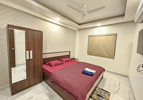 Spacious Entire 1BHK Apartment Near Beach