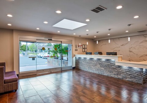 SureStay Plus Hotel by Best Western Sacramento Cal Expo