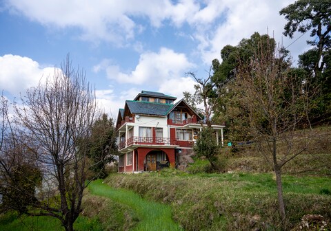 Naddi Castle Homestay