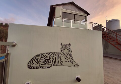 Heera panna homestay with hill view