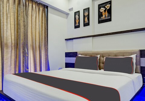 Super Townhouse Poona Royal