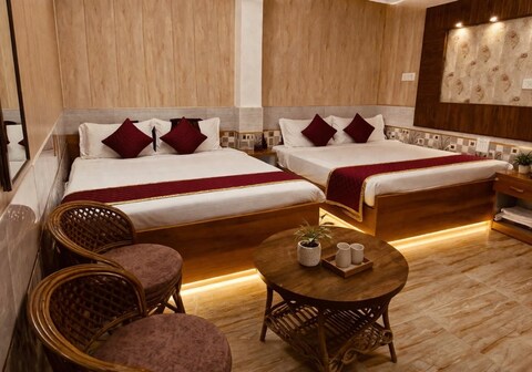 Tripathi's Rampath Inn Ayodhya / Near Rammandir