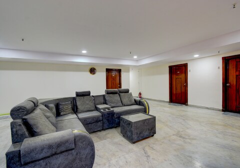 SPOT ON Surya Luxury Rooms Secunderabad Railway Station Bus Stop