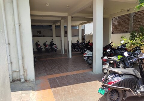 HOTEL WHITE RESIDENCY