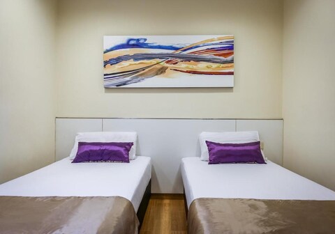 Hotel Blue Bird Bar and Restuarant