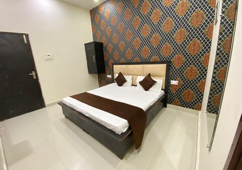 Hotel SK Paradise - 50 Meter From Golden Temple