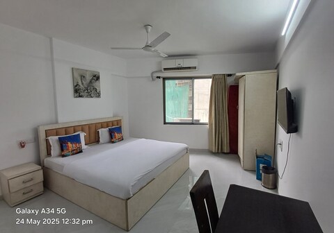 Spacious 2 BHK in Dadar West by Arista Service Apartments