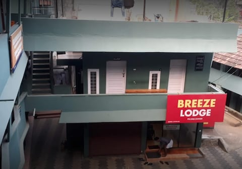 Breeze Lodge